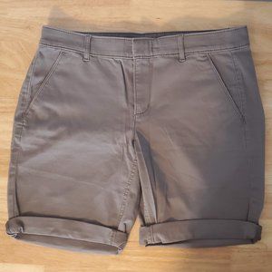 ✨️Loft Bermuda Roll Shorts